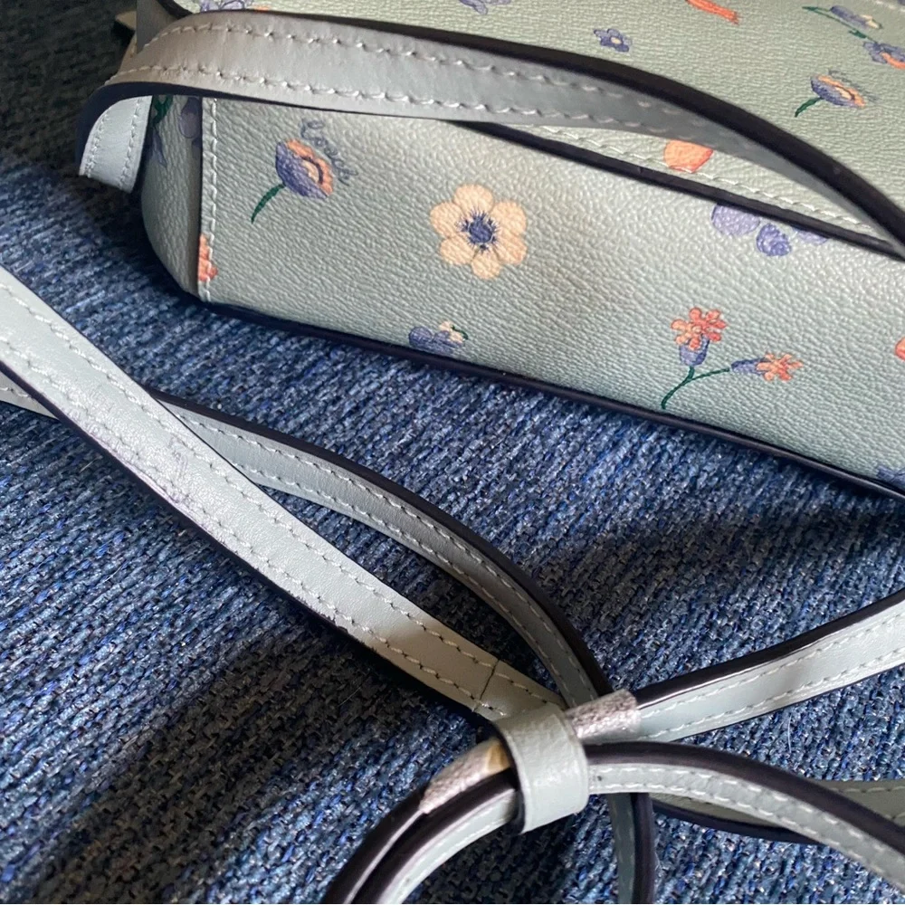 Coach 🩵 Light Blue Floral 🌼 Camera Bag ✨ Purse - Picture 7 of 7